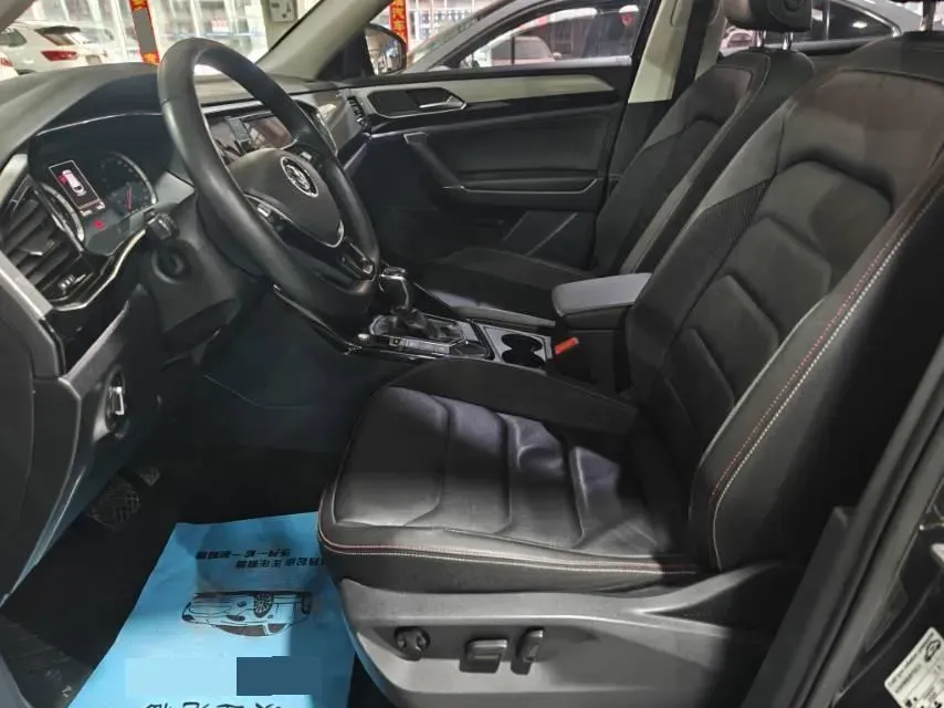 2019 Jeep Cherokee 2.0T 234HP L4 9AT,autocango,china used car exporter,china ev exporter,chinese used car exporter,chinese used ev exporter