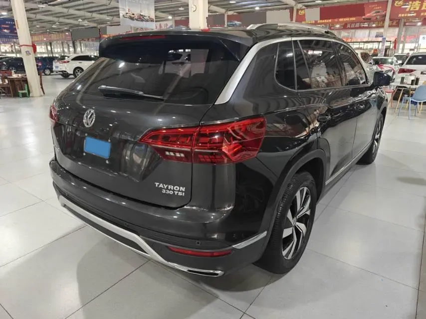 2019 Jeep Cherokee 2.0T 234HP L4 9AT,autocango,china used car exporter,china ev exporter,chinese used car exporter,chinese used ev exporter