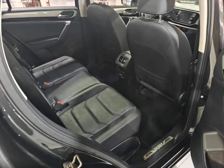 2019 Jeep Cherokee 2.0T 234HP L4 9AT,autocango,china used car exporter,china ev exporter,chinese used car exporter,chinese used ev exporter