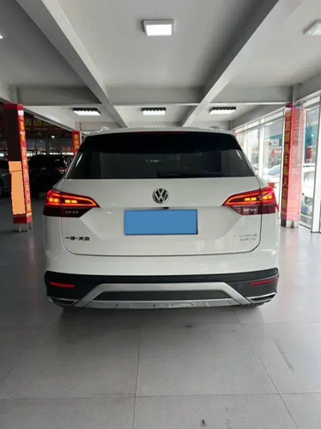 2019 Jeep Cherokee 2.0T 234HP L4 9AT,autocango,china used car exporter,china ev exporter,chinese used car exporter,chinese used ev exporter