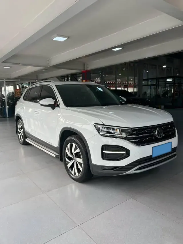 2019 Jeep Cherokee 2.0T 234HP L4 9AT,autocango,china used car exporter,china ev exporter,chinese used car exporter,chinese used ev exporter