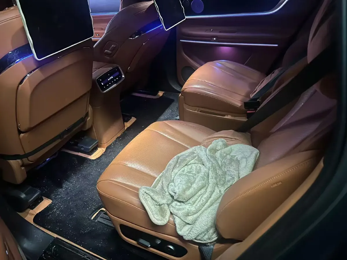 2024 AITO AITO M9 1.5T 152HP L4 REEV 42KWH,autocango,china used car exporter,china ev exporter,chinese used car exporter,chinese used ev exporter