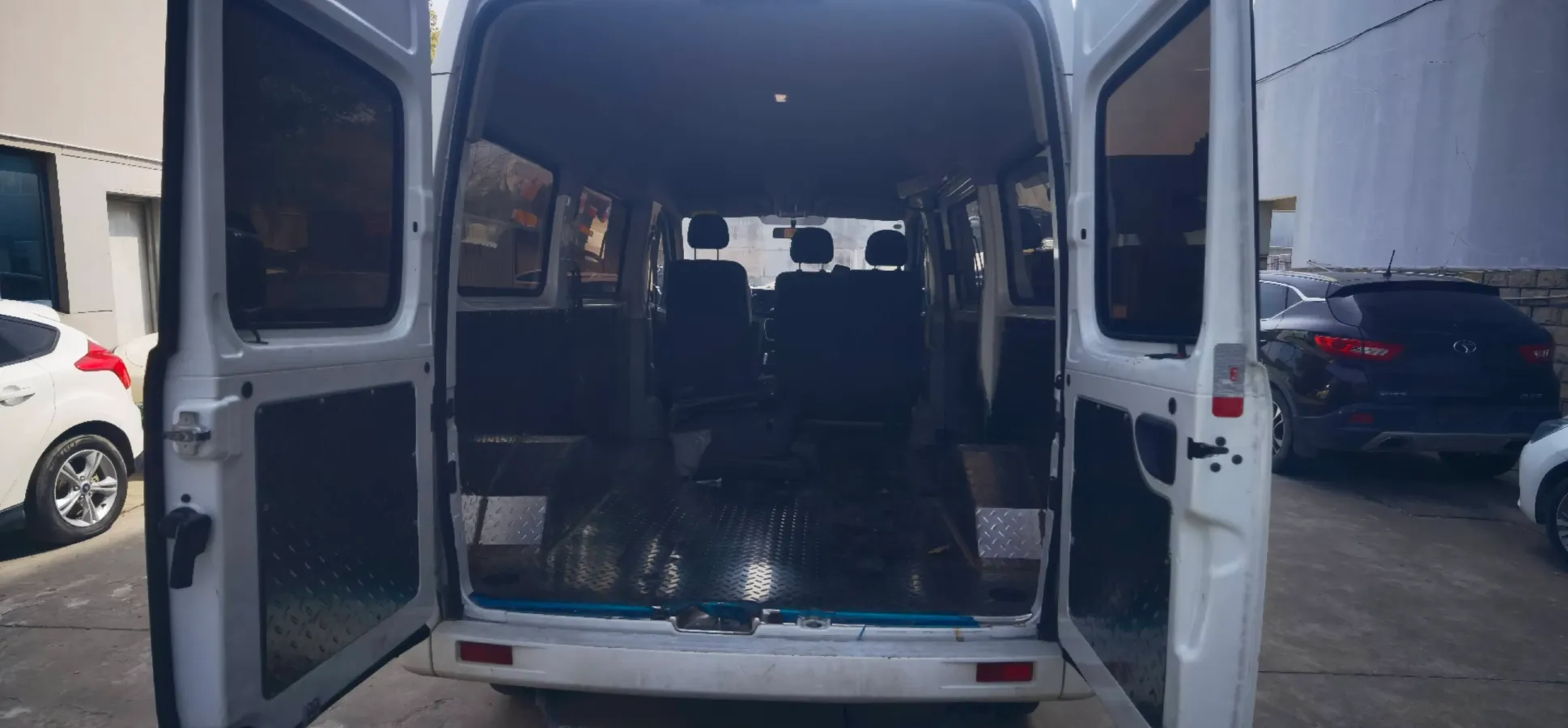 2024 MAXUS XinTu V80 2.0T 147HP L4 6SMG,autocango,china used car exporter,china ev exporter,chinese used car exporter,chinese used ev exporter