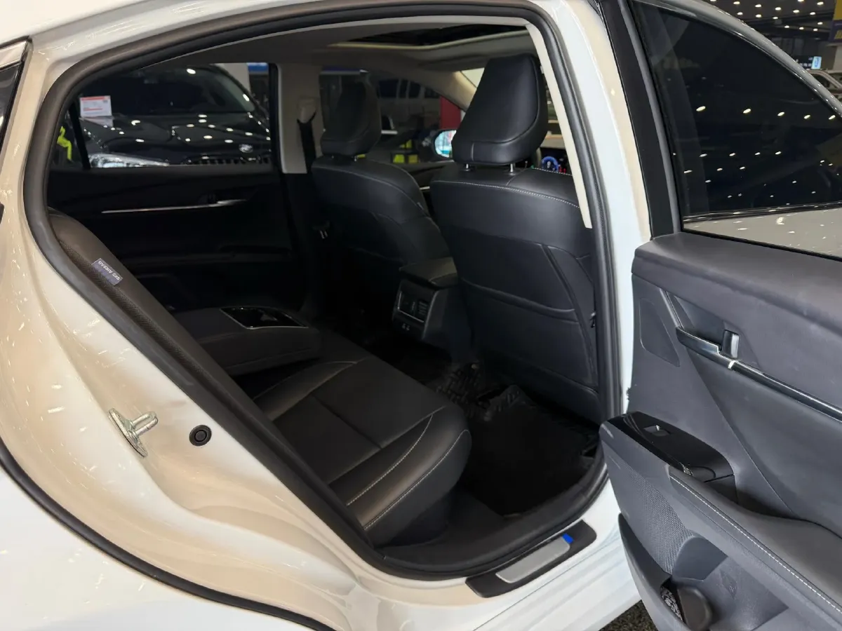 2024 Toyota Camry 2.0L 152HP L4 E-CVT Hybrid,autocango,china used car exporter,china ev exporter,chinese used car exporter,chinese used ev exporter