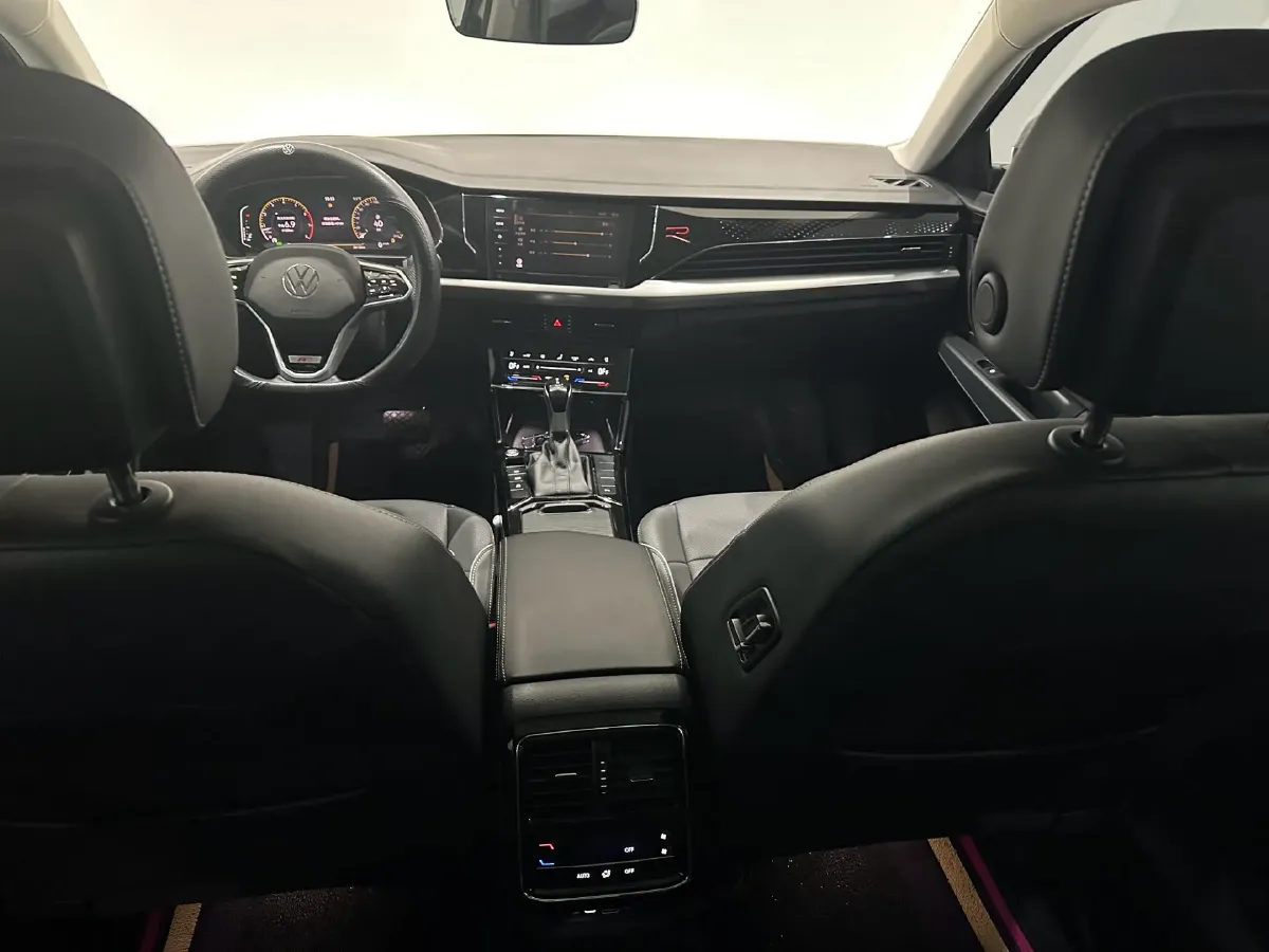 2024 Volkswagen Passat 2.0T 220HP L4 7DCT,autocango,china used car exporter,china ev exporter,chinese used car exporter,chinese used ev exporter