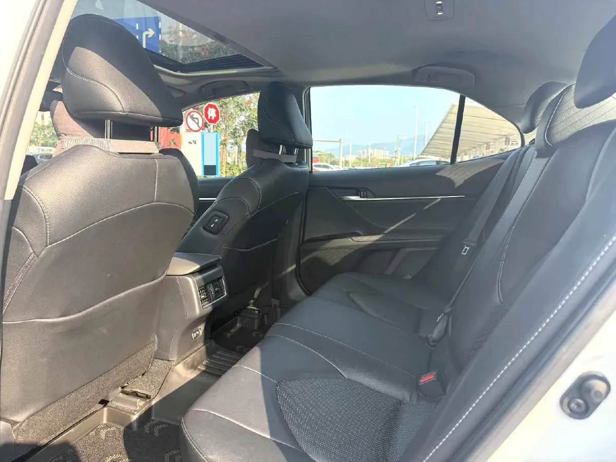 2021 Toyota Camry 2.5L 209HP L4 8AT,autocango,china used car exporter,china ev exporter,chinese used car exporter,chinese used ev exporter