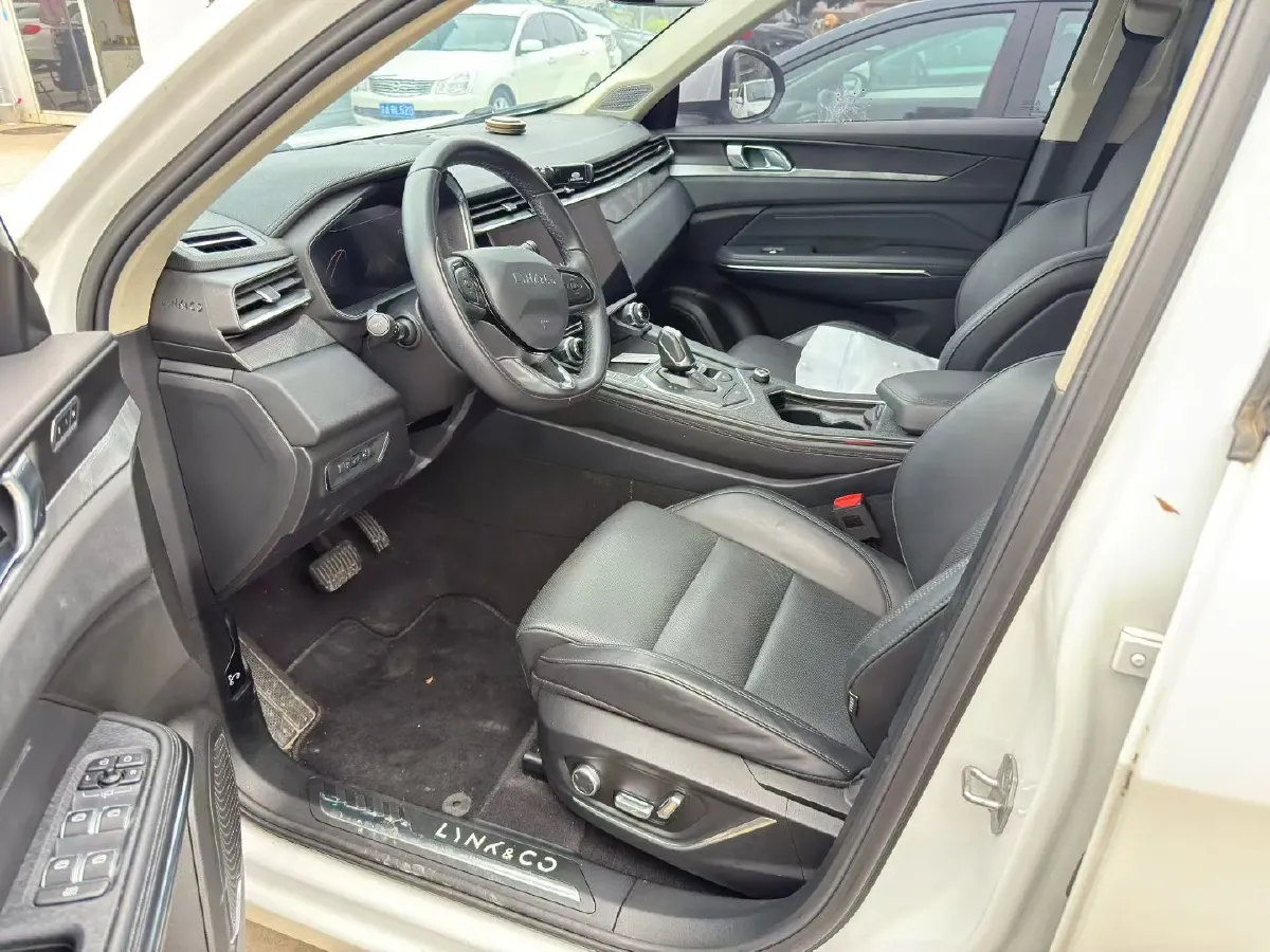 2021 LYNK&CO 01 2.0T 218HP L4 8AT,autocango,china used car exporter,china ev exporter,chinese used car exporter,chinese used ev exporter