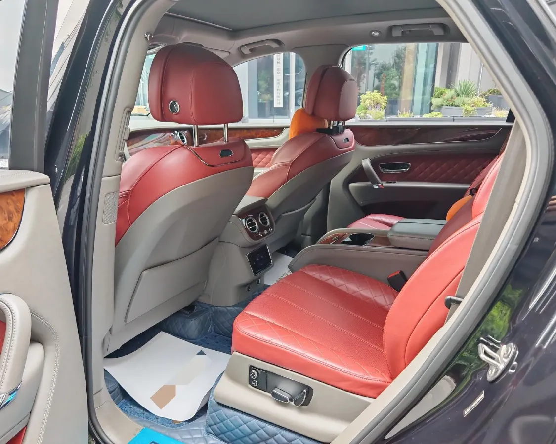 2017 Bentley Bentayga 6.0T 608HP W12 8AT,autocango,china used car exporter,china ev exporter,chinese used car exporter,chinese used ev exporter
