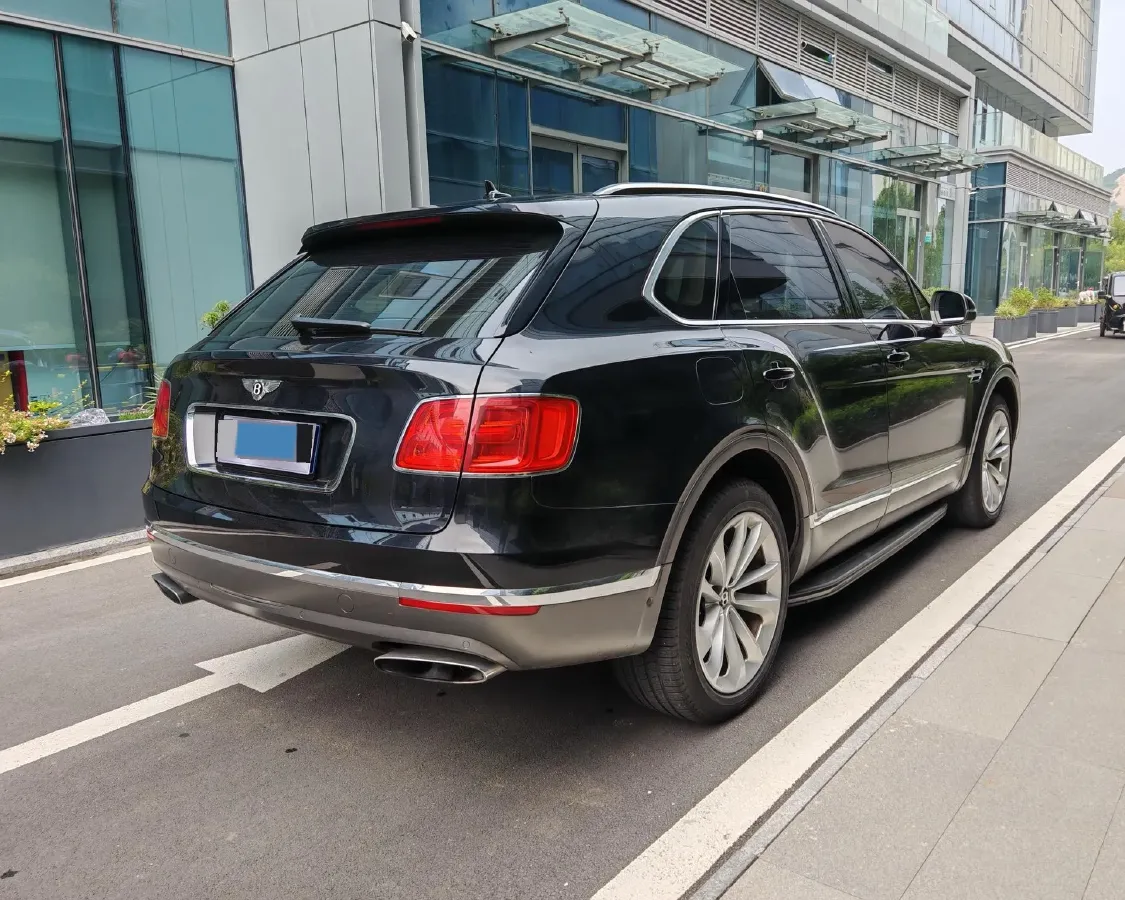 2017 Bentley Bentayga 6.0T 608HP W12 8AT,autocango,china used car exporter,china ev exporter,chinese used car exporter,chinese used ev exporter