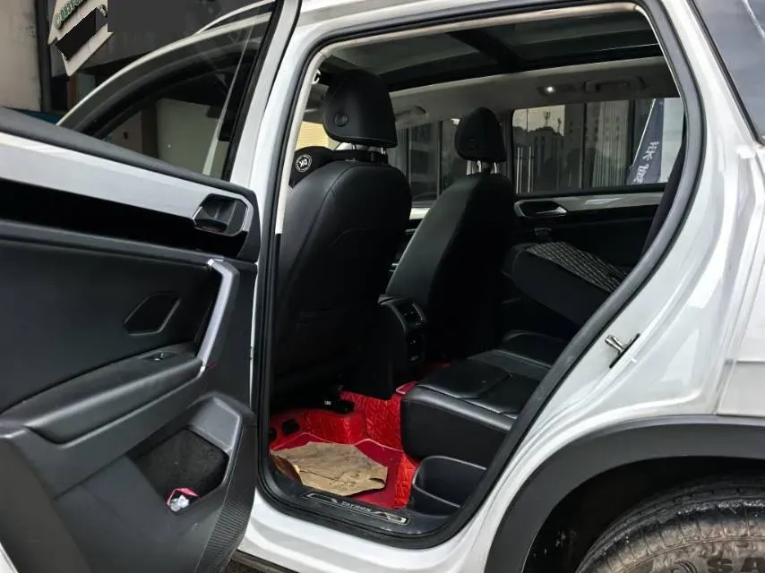 2019 MINI CLUBMAN 1.5T 102HP L3 6AT,autocango,china used car exporter,china ev exporter,chinese used car exporter,chinese used ev exporter