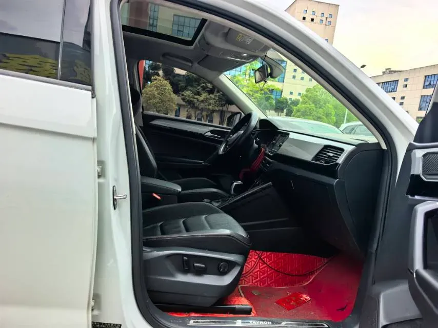 2019 MINI CLUBMAN 1.5T 102HP L3 6AT,autocango,china used car exporter,china ev exporter,chinese used car exporter,chinese used ev exporter