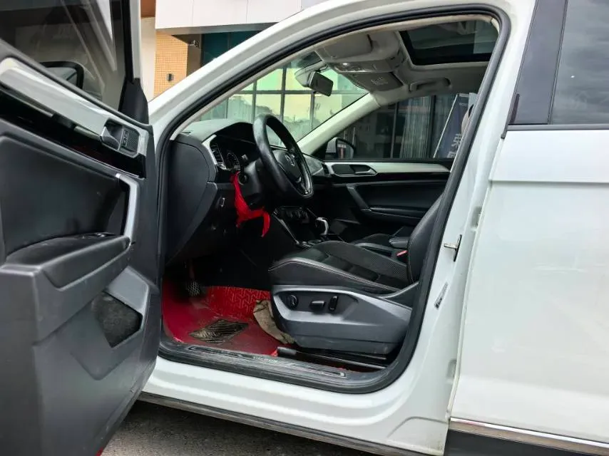 2019 MINI CLUBMAN 1.5T 102HP L3 6AT,autocango,china used car exporter,china ev exporter,chinese used car exporter,chinese used ev exporter