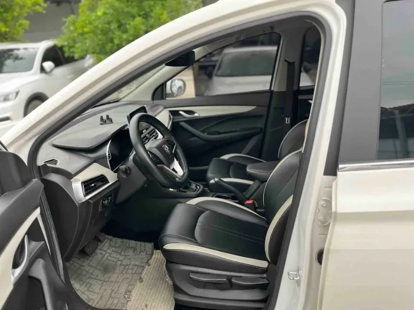 2019 BaoJun 360 1.5L 105HP L4 CVT,autocango,china used car exporter,china ev exporter,chinese used car exporter,chinese used ev exporter