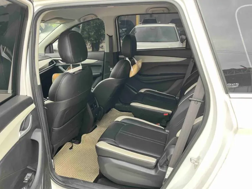 2019 BaoJun 360 1.5L 105HP L4 CVT,autocango,china used car exporter,china ev exporter,chinese used car exporter,chinese used ev exporter