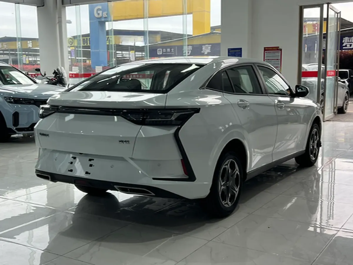 2025 DongFeng Aeolus YiXuan 1.5L 125HP L4 6DCT,autocango,china used car exporter,china ev exporter,chinese used car exporter,chinese used ev exporter