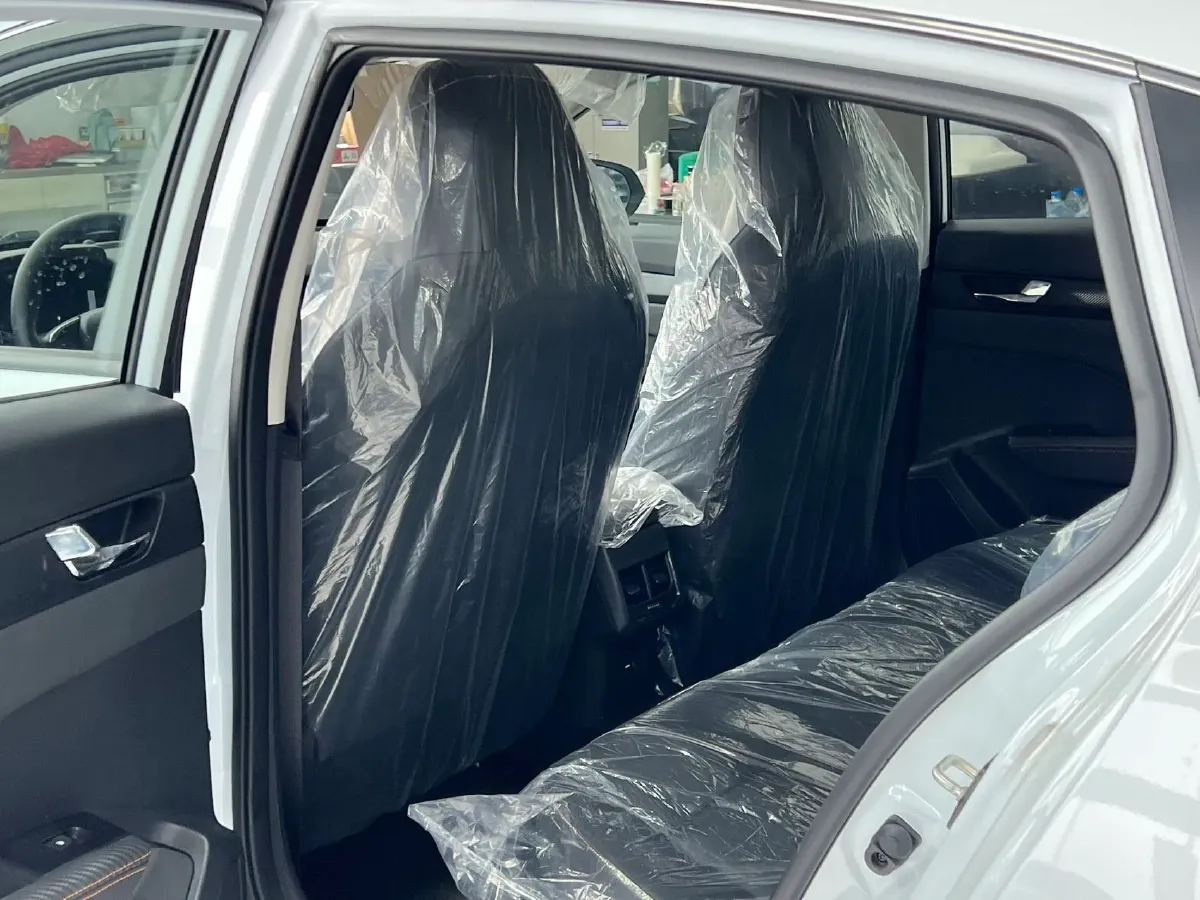 2025 DongFeng Aeolus YiXuan 1.5L 125HP L4 6DCT,autocango,china used car exporter,china ev exporter,chinese used car exporter,chinese used ev exporter