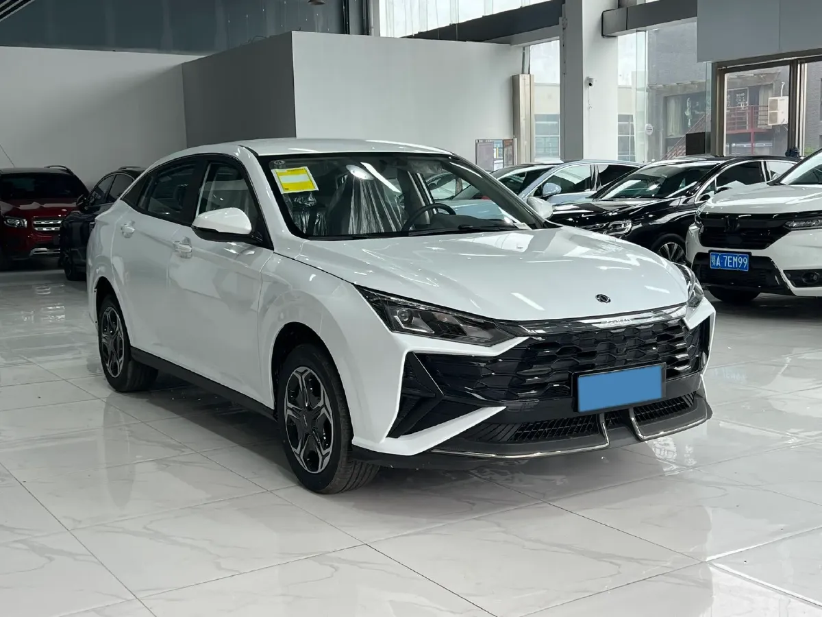 2025 DongFeng Aeolus YiXuan 1.5L 125HP L4 6DCT,autocango,china used car exporter,china ev exporter,chinese used car exporter,chinese used ev exporter