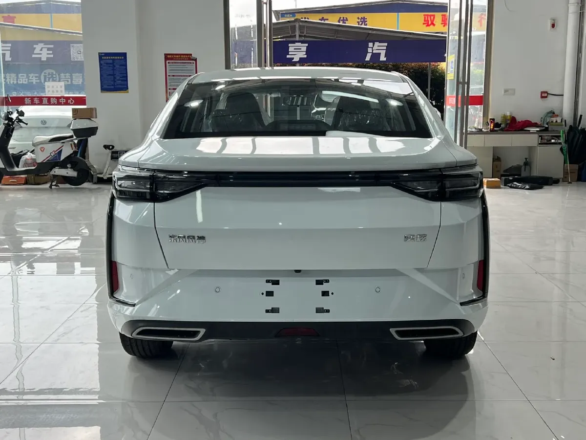 2025 DongFeng Aeolus YiXuan 1.5L 125HP L4 6DCT,autocango,china used car exporter,china ev exporter,chinese used car exporter,chinese used ev exporter