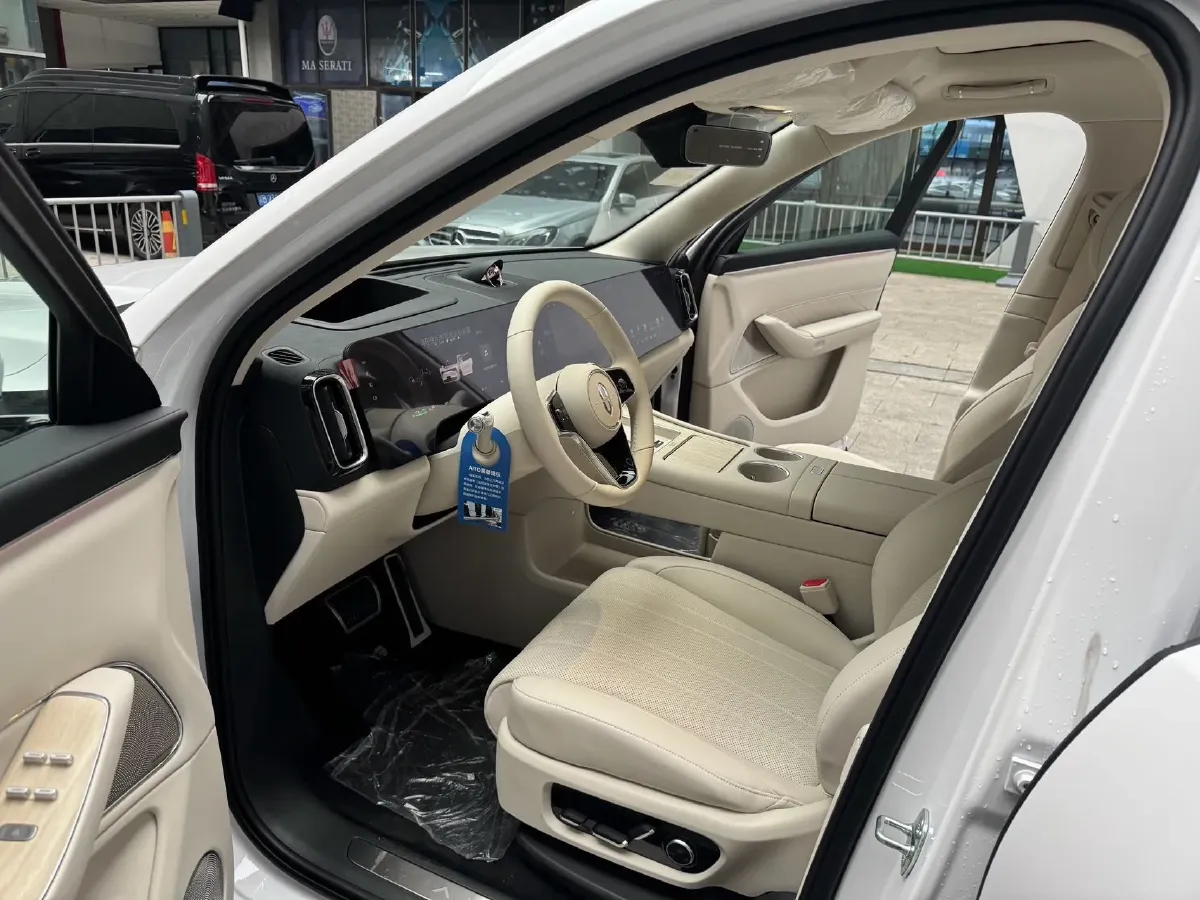 2025 AITO AITO M8 REEV 160HP REEV 53.4KWH,autocango,china used car exporter,china ev exporter,chinese used car exporter,chinese used ev exporter