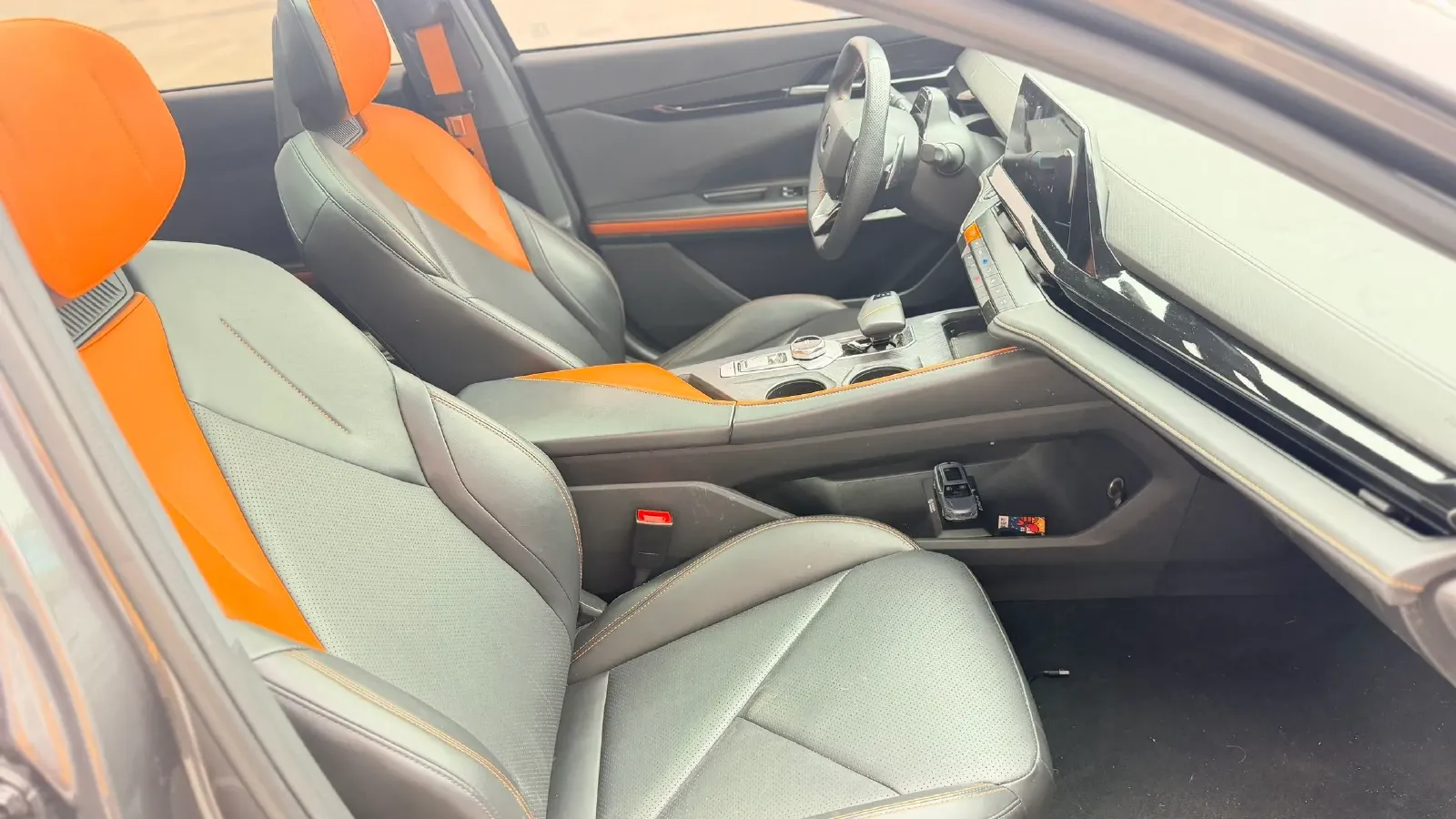 2022 ChangAn UNI-V 1.5T 188HP L4 7DCT,autocango,china used car exporter,china ev exporter,chinese used car exporter,chinese used ev exporter