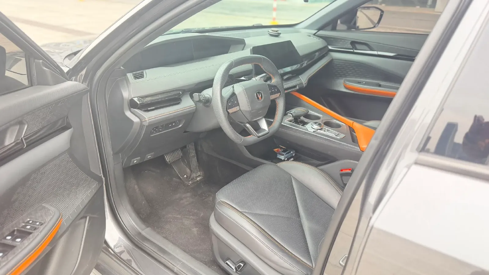 2022 ChangAn UNI-V 1.5T 188HP L4 7DCT,autocango,china used car exporter,china ev exporter,chinese used car exporter,chinese used ev exporter