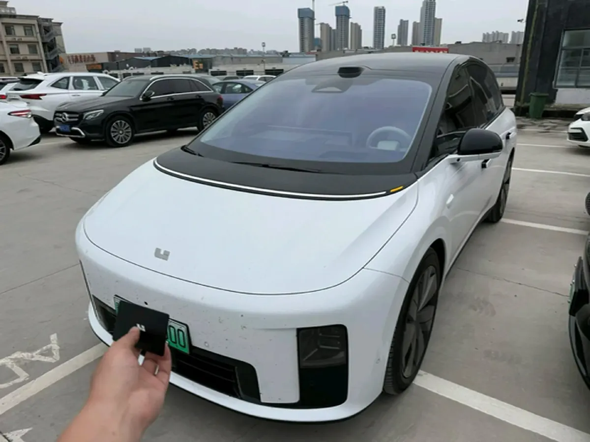 2025 Li i8 BEV,autocango,china used car exporter,china ev exporter,chinese used car exporter,chinese used ev exporter