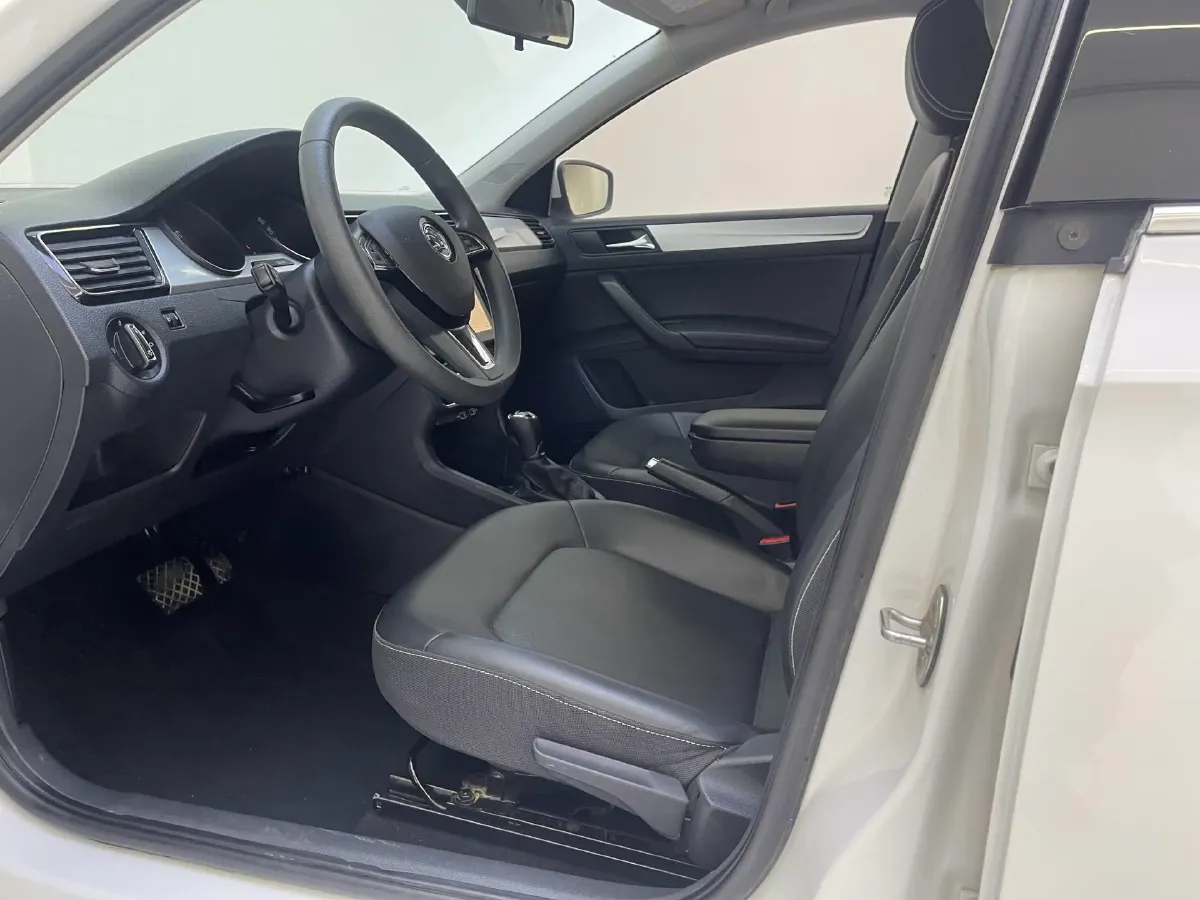 2020 DongFeng Aeolus YiXuan 1.5T 150HP L4 6DCT,autocango,china used car exporter,china ev exporter,chinese used car exporter,chinese used ev exporter