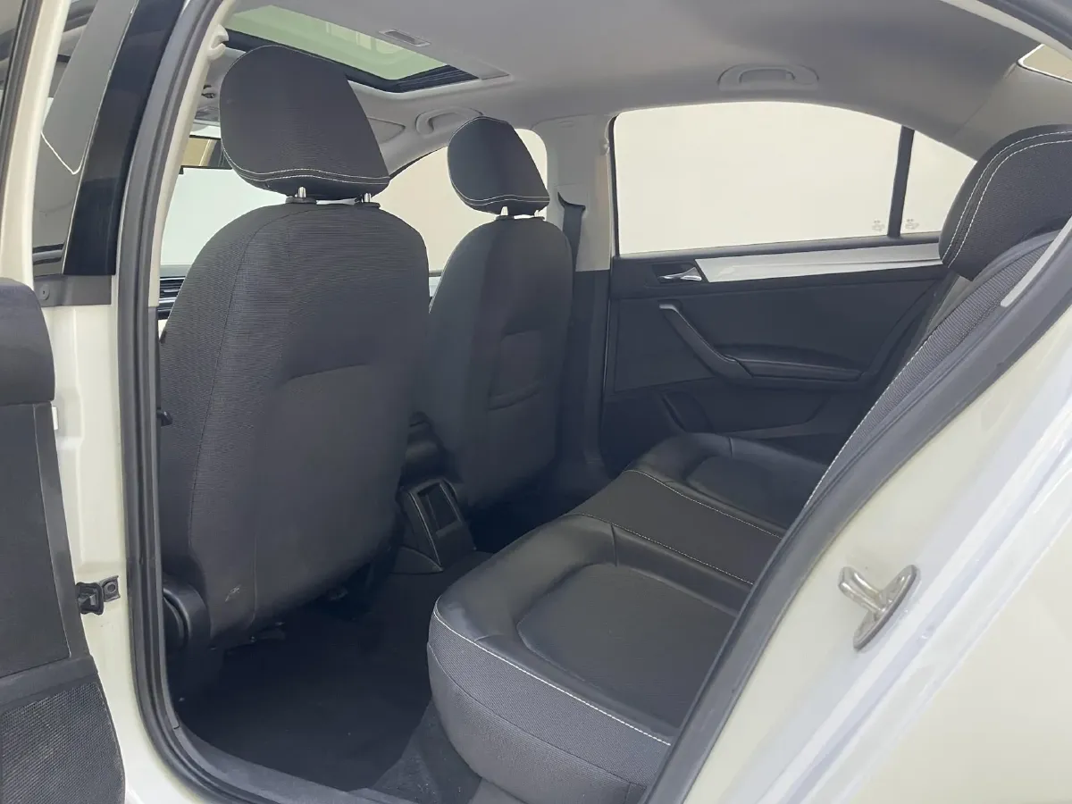 2020 DongFeng Aeolus YiXuan 1.5T 150HP L4 6DCT,autocango,china used car exporter,china ev exporter,chinese used car exporter,chinese used ev exporter