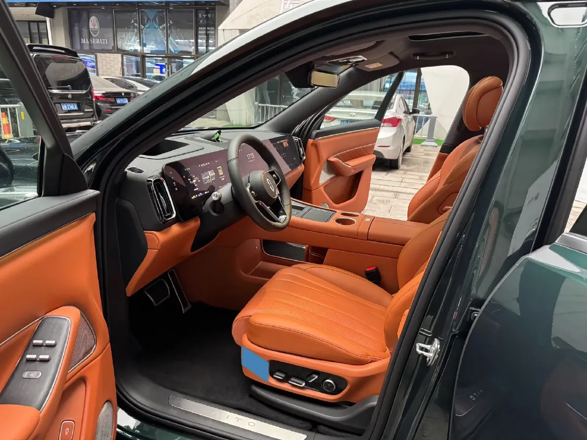 2025 AITO AITO M8 REEV 160HP REEV 53.4KWH,autocango,china used car exporter,china ev exporter,chinese used car exporter,chinese used ev exporter