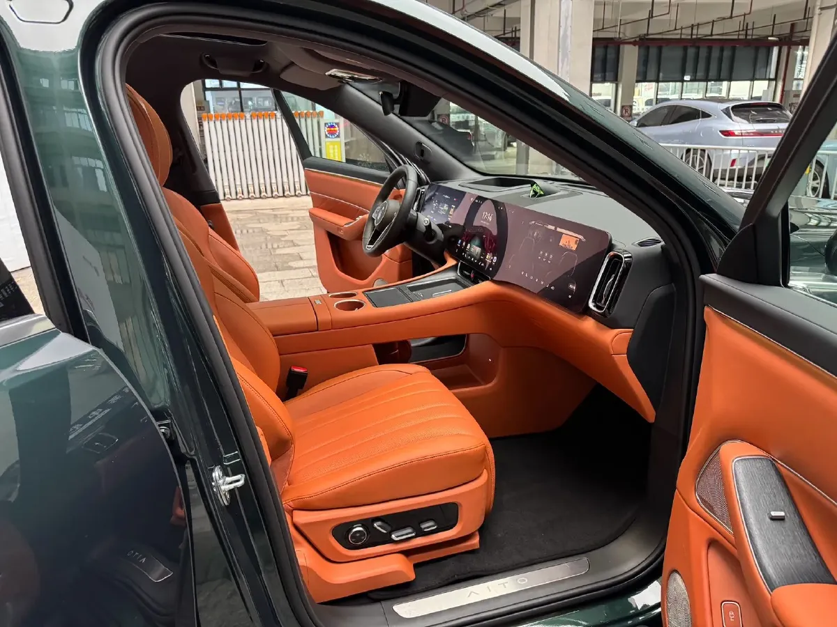 2025 AITO AITO M8 REEV 160HP REEV 53.4KWH,autocango,china used car exporter,china ev exporter,chinese used car exporter,chinese used ev exporter