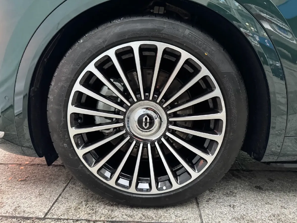 2025 AITO AITO M8 REEV 160HP REEV 53.4KWH,autocango,china used car exporter,china ev exporter,chinese used car exporter,chinese used ev exporter