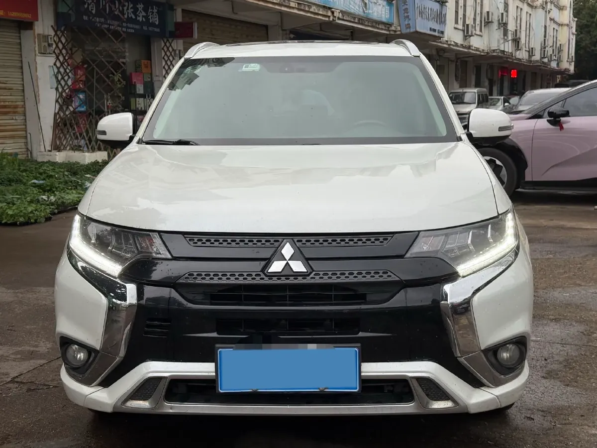 2021 Mitsubishi Outlander 2.4L 192HP L4 CVT,autocango,china used car exporter,china ev exporter,chinese used car exporter,chinese used ev exporter