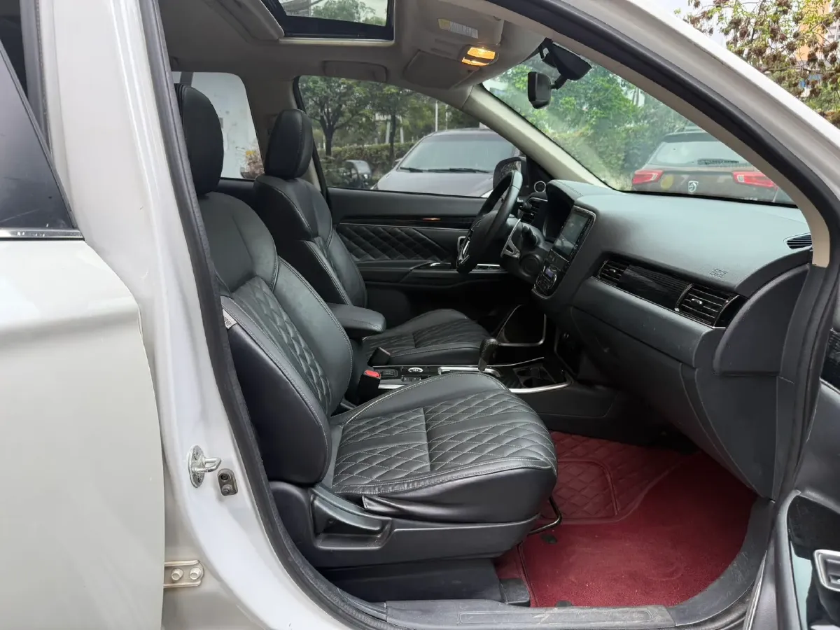 2021 Mitsubishi Outlander 2.4L 192HP L4 CVT,autocango,china used car exporter,china ev exporter,chinese used car exporter,chinese used ev exporter