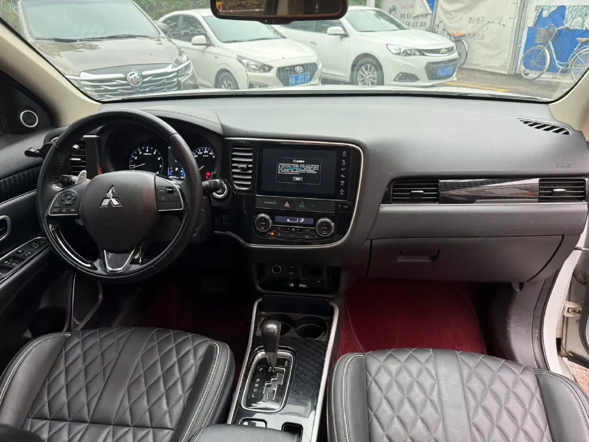 2021 Mitsubishi Outlander 2.4L 192HP L4 CVT,autocango,china used car exporter,china ev exporter,chinese used car exporter,chinese used ev exporter