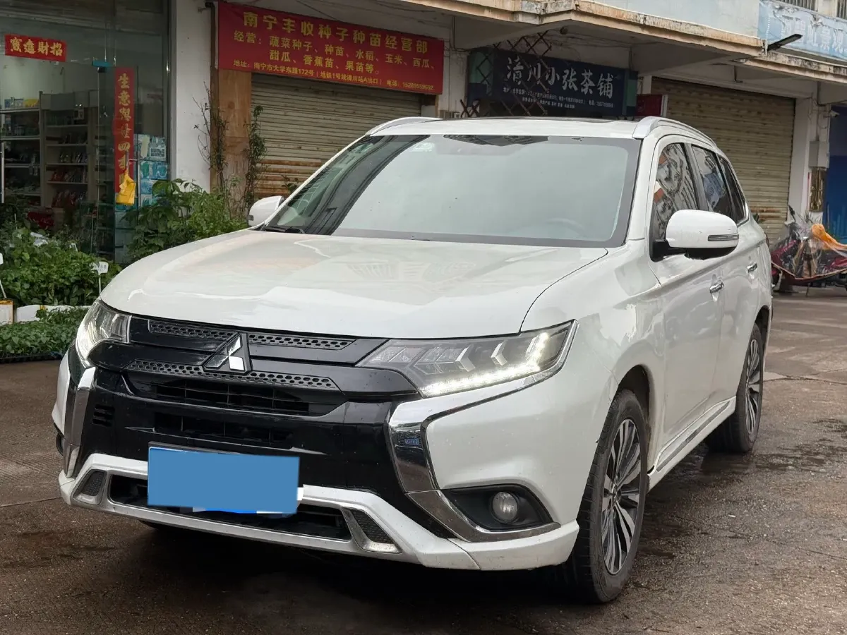 2021 Mitsubishi Outlander 2.4L 192HP L4 CVT,autocango,china used car exporter,china ev exporter,chinese used car exporter,chinese used ev exporter