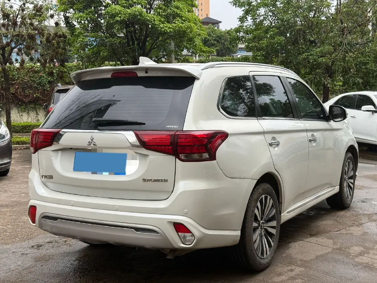2021 Mitsubishi Outlander 2.4L 192HP L4 CVT,autocango,china used car exporter,china ev exporter,chinese used car exporter,chinese used ev exporter
