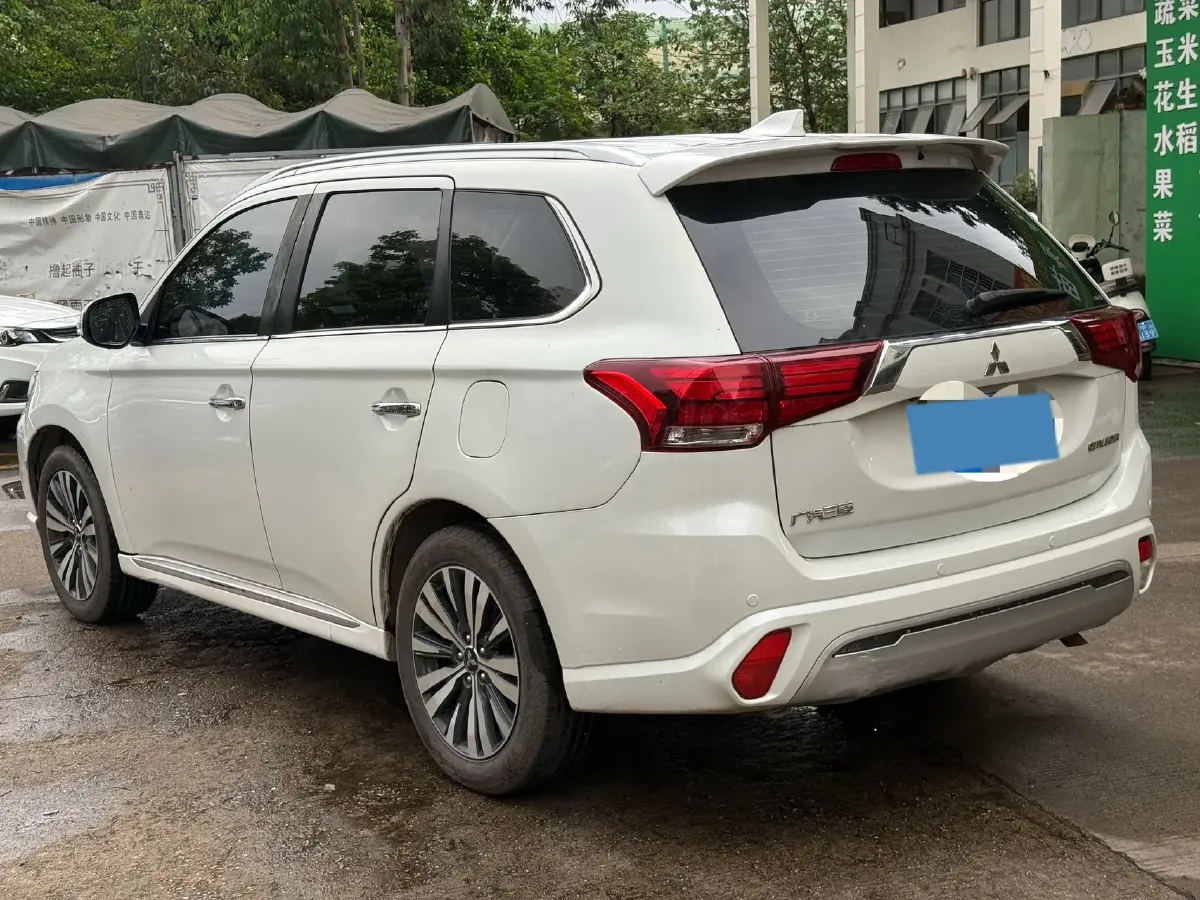 2021 Mitsubishi Outlander 2.4L 192HP L4 CVT,autocango,china used car exporter,china ev exporter,chinese used car exporter,chinese used ev exporter