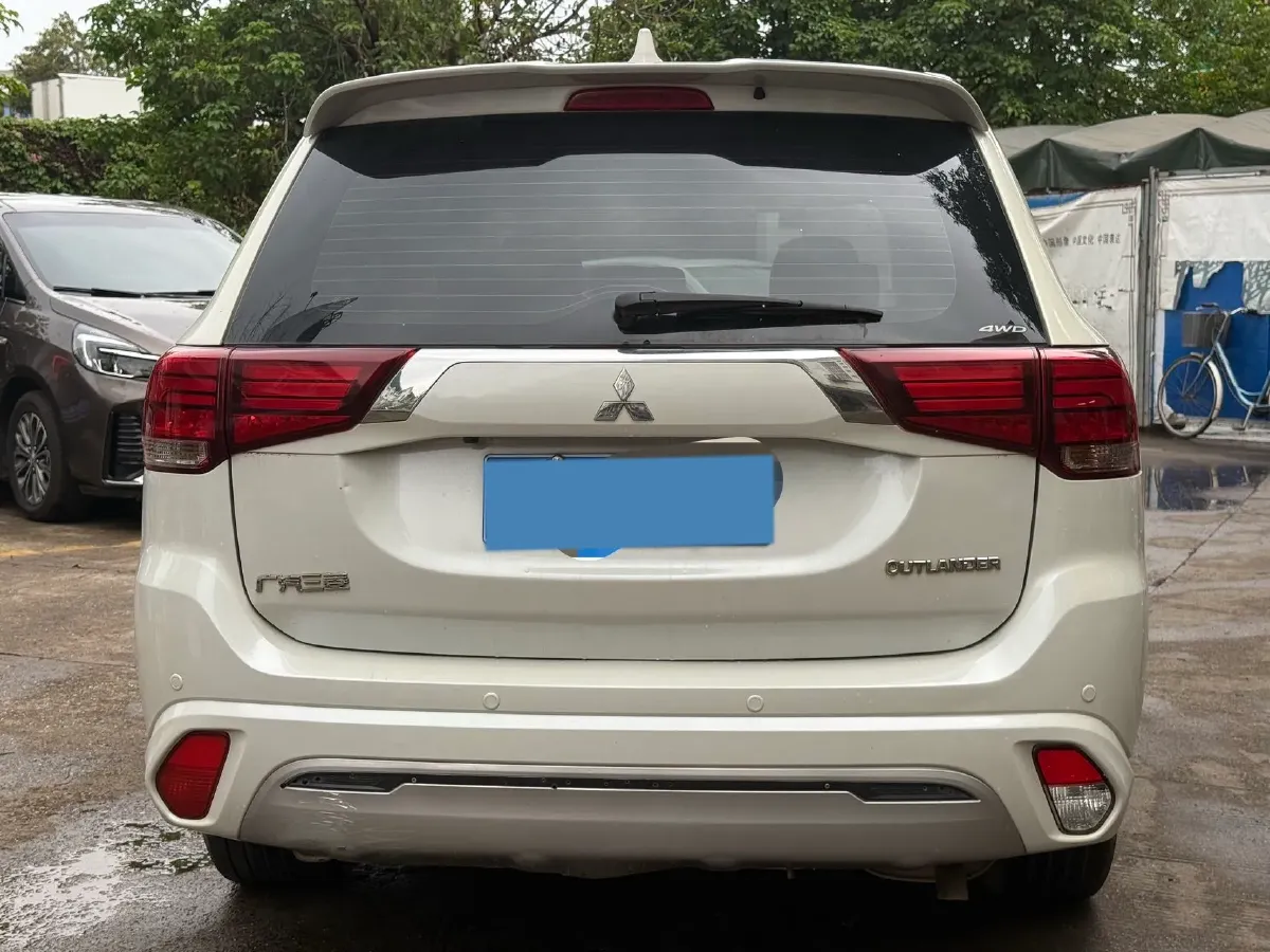 2021 Mitsubishi Outlander 2.4L 192HP L4 CVT,autocango,china used car exporter,china ev exporter,chinese used car exporter,chinese used ev exporter