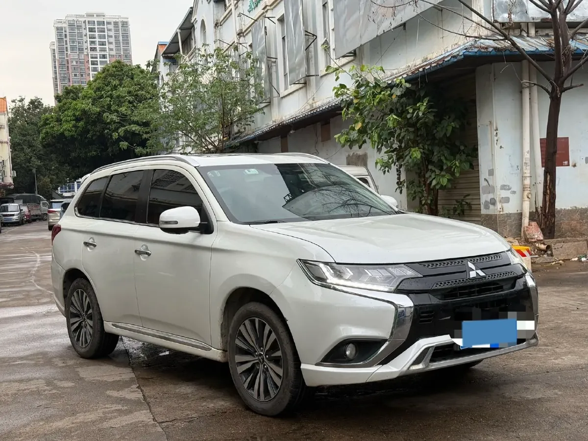 2021 Mitsubishi Outlander 2.4L 192HP L4 CVT,autocango,china used car exporter,china ev exporter,chinese used car exporter,chinese used ev exporter