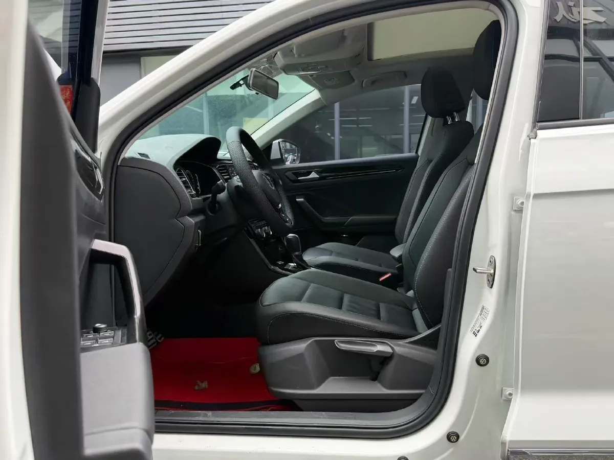 2021 Volkswagen T-Roc 1.4T 150HP L4 7DCT,autocango,china used car exporter,china ev exporter,chinese used car exporter,chinese used ev exporter