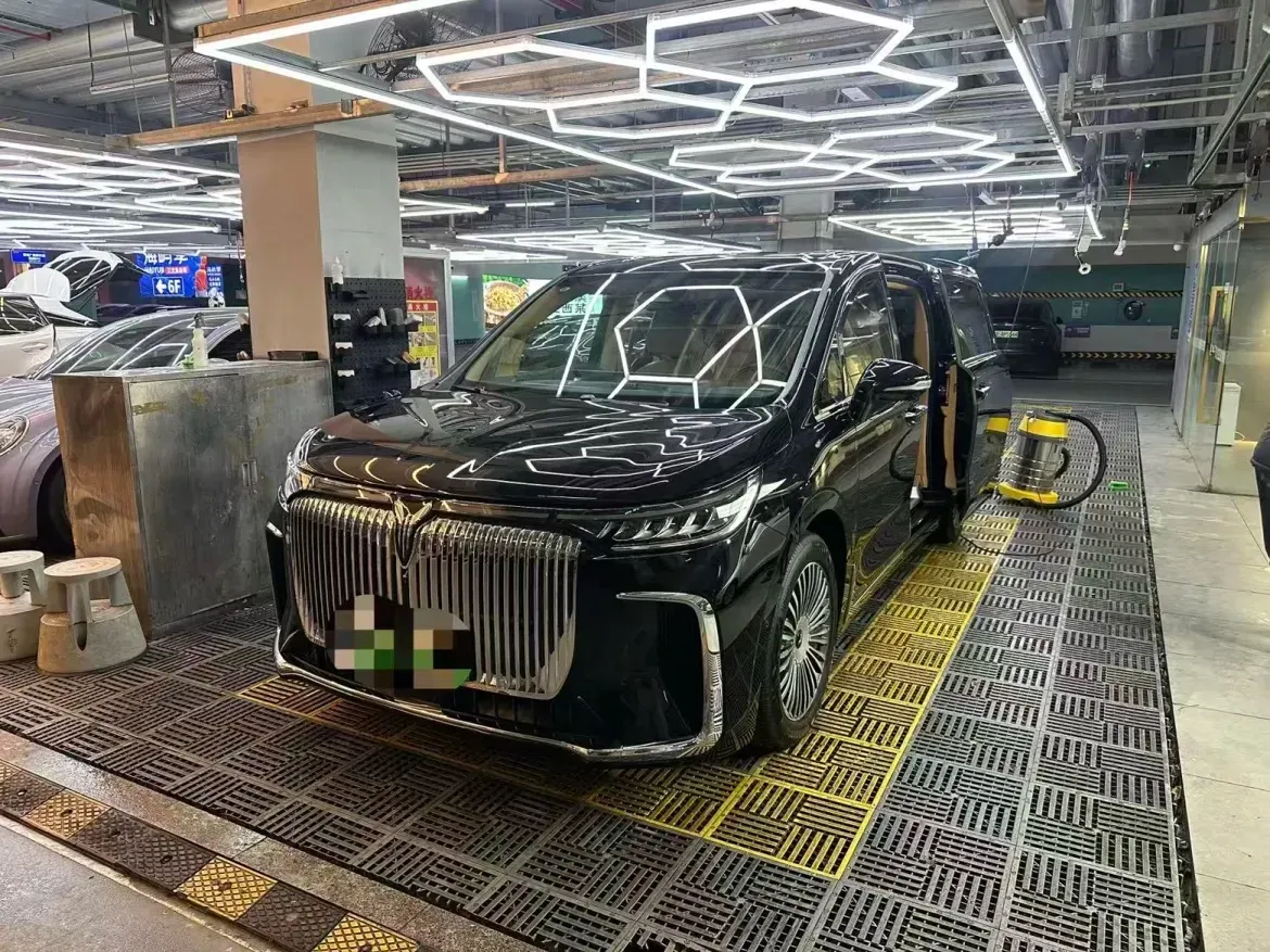 2025 Voyah Dream 1.5T 150HP L4 PHEV 41.7KWH,autocango,china used car exporter,china ev exporter,chinese used car exporter,chinese used ev exporter