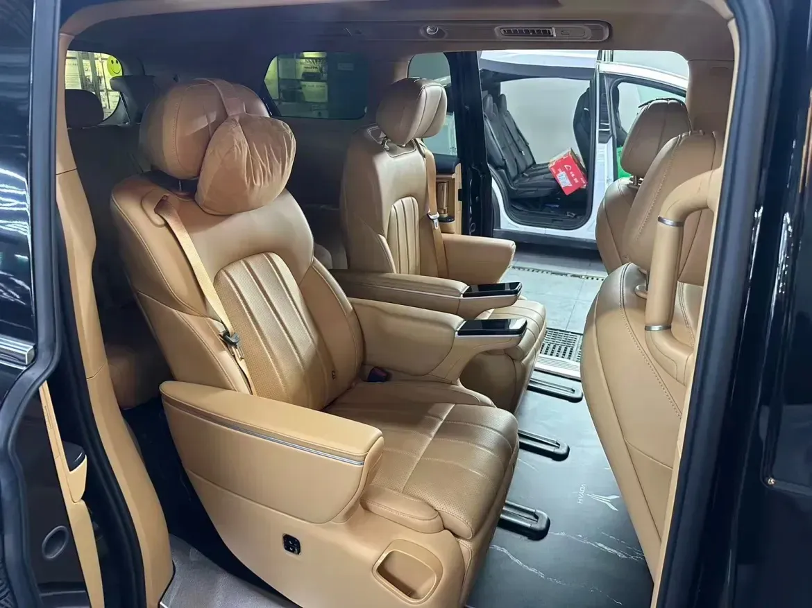 2025 Voyah Dream 1.5T 150HP L4 PHEV 41.7KWH,autocango,china used car exporter,china ev exporter,chinese used car exporter,chinese used ev exporter