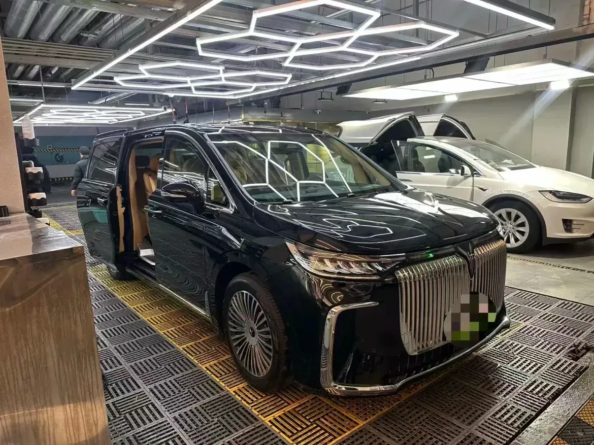 2025 Voyah Dream 1.5T 150HP L4 PHEV 41.7KWH,autocango,china used car exporter,china ev exporter,chinese used car exporter,chinese used ev exporter