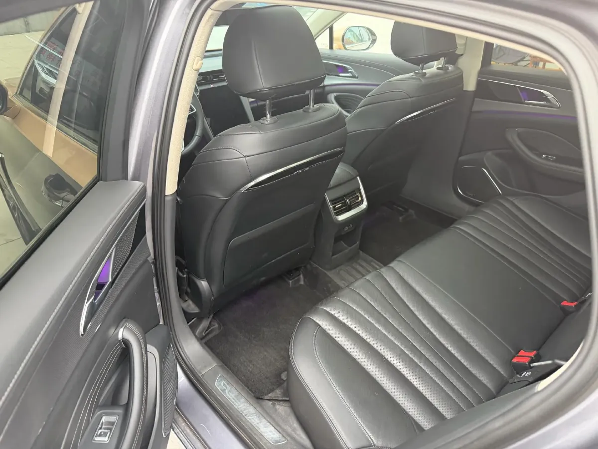 2023 HongQi H5 2.0T 224HP L4 8AT,autocango,china used car exporter,china ev exporter,chinese used car exporter,chinese used ev exporter