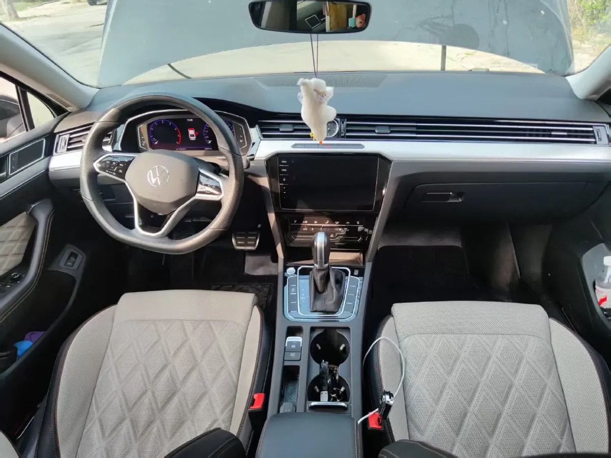 2023 Volkswagen Magotan 2.0T 186HP L4 7DCT,autocango,china used car exporter,china ev exporter,chinese used car exporter,chinese used ev exporter