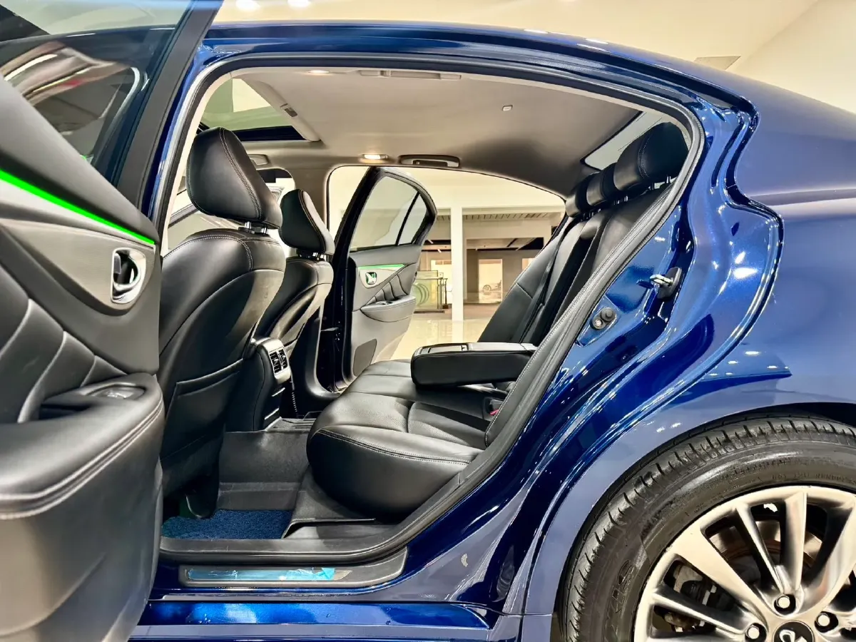 2018 Jeep Grand Commander 2.0T 265HP L4 9AT,autocango,china used car exporter,china ev exporter,chinese used car exporter,chinese used ev exporter