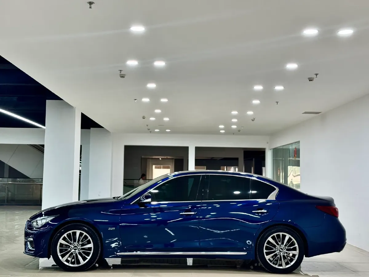 2018 Jeep Grand Commander 2.0T 265HP L4 9AT,autocango,china used car exporter,china ev exporter,chinese used car exporter,chinese used ev exporter