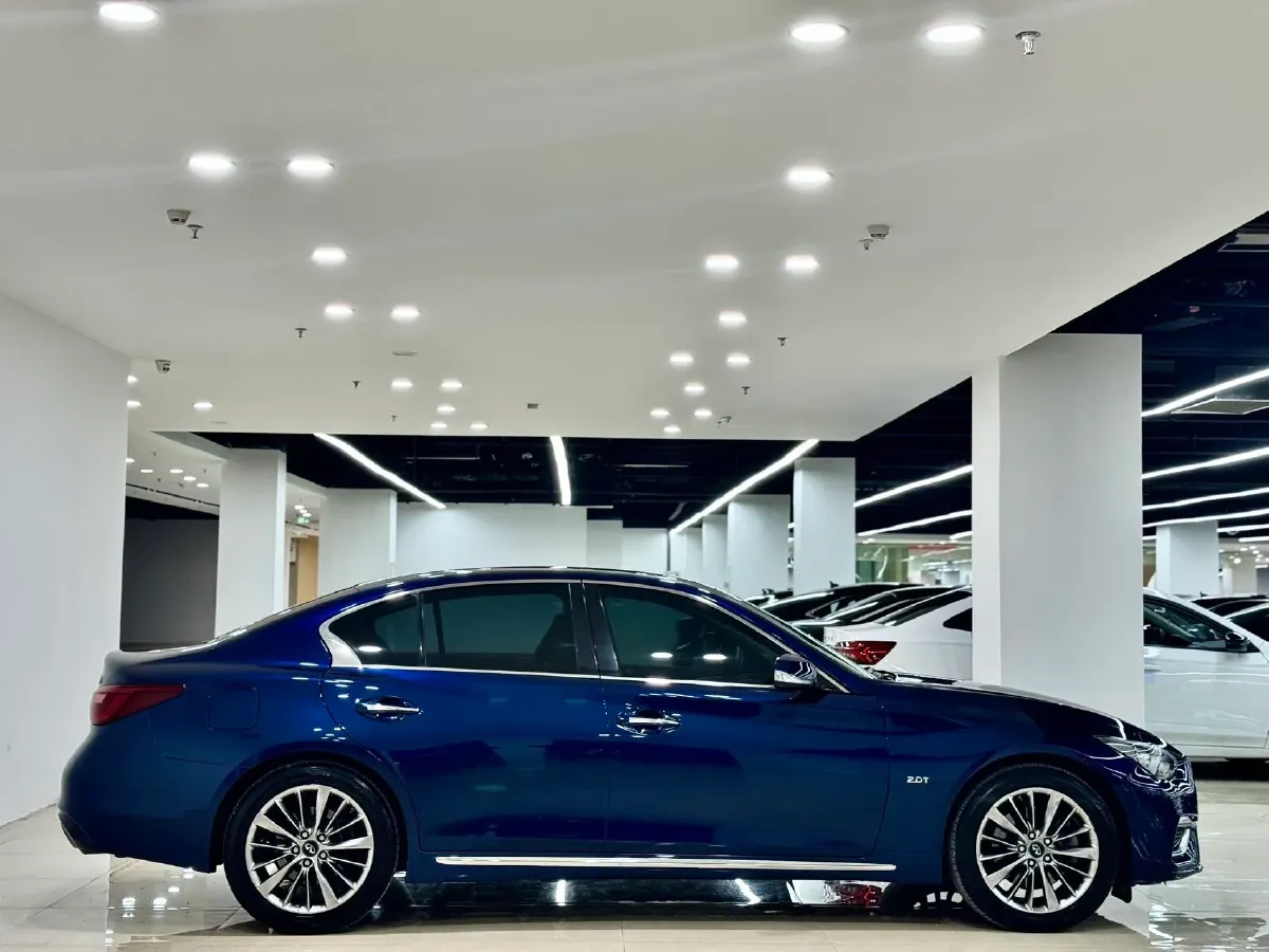 2018 Jeep Grand Commander 2.0T 265HP L4 9AT,autocango,china used car exporter,china ev exporter,chinese used car exporter,chinese used ev exporter