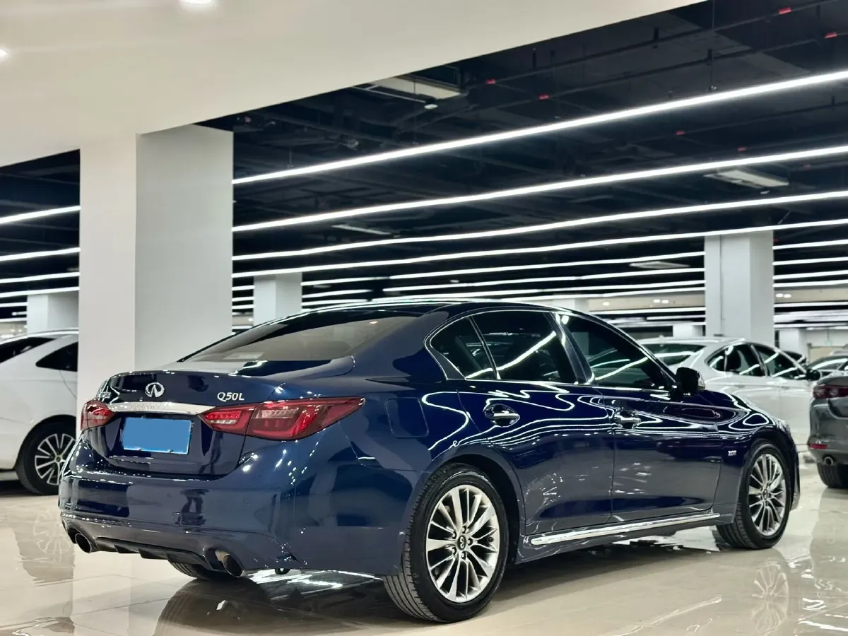 2018 Jeep Grand Commander 2.0T 265HP L4 9AT,autocango,china used car exporter,china ev exporter,chinese used car exporter,chinese used ev exporter