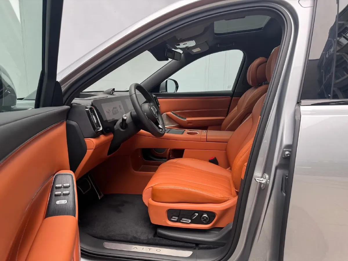 2025 AITO AITO M8 REEV 160HP REEV 53.4KWH,autocango,china used car exporter,china ev exporter,chinese used car exporter,chinese used ev exporter